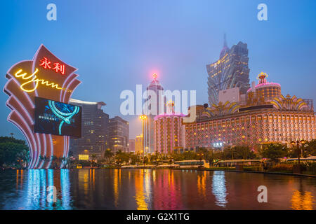 Macao, Cina - 12 Marzo 2016: edifici del casinò di Macao il 12 marzo 2016, Gioco d'azzardo del turismo di Macao è la più grande fonte di revenu Foto Stock