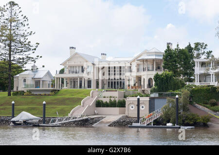 Luxury riverside house sul Fiume Brisbane, Fig Tree Pocket, Brisbane, Queensland, Australia Foto Stock