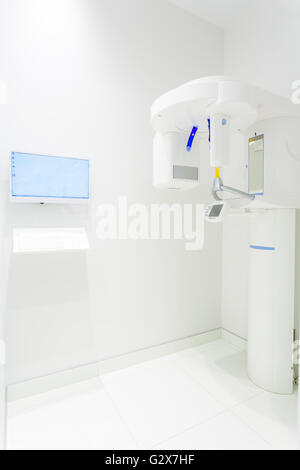 Macchina a raggi X in clinica dentale Foto Stock