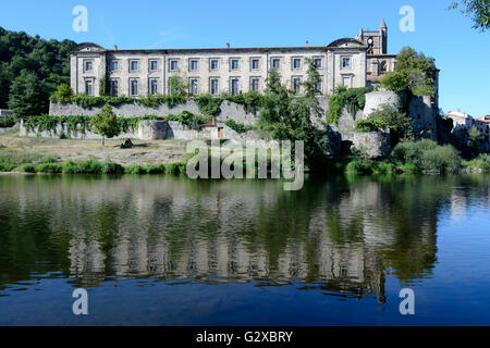 Prieuré Sainte-Croix de Lavoûte-Chilhac Priory sul fiume Allier, Lavoûte-Chilhac, Haute-Loire reparto, Auvergne, Francia Foto Stock