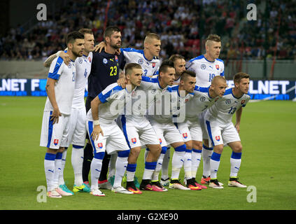 La Slovacchia team Group (riga superiore sinistra-destra) Michal Duris, Jan Durica, Matus Kozacik, Martin Skrtel, Dusan Svento, Juraj Kucka (riga inferiore sinistra-destra) Peter Pekarik, Marek Hamsik, Robert Mak, Vladimir Weiss, Patrik Hrosovsky durante l'amichevole internazionale corrisponde all'Antona Malatinskeho Stadium, Trnava, Slovacchia. Stampa foto di associazione. Picture Data: Sabato 4 Giugno 2016. Vedere PA storia SOCCER la Slovacchia. Foto di credito dovrebbe leggere: Jonathan Brady/filo PA. Restrizioni: solo uso editoriale, nessun uso commerciale senza la preventiva autorizzazione, si prega di contattare PA immagini per ulteriori informazioni: Tel: +44 (0) 11 Foto Stock