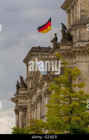 L'edificio del Reichstag, che ospita il Bundestag tedesco o il Parlamento tedesco a Berlino, Germania Foto Stock