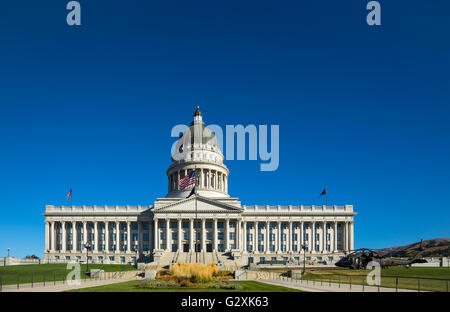 La Utah State Capitol Building con un elicottero Foto Stock