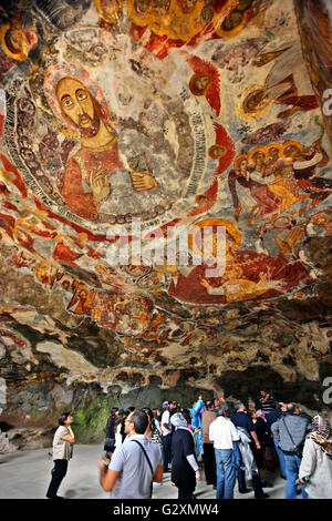 Vista interna della chiesa principale del monastero di Sumela, che di fatto si tratta di un 'cavechurch'. Trabzon Provincia, Mar Nero, Turchia Foto Stock