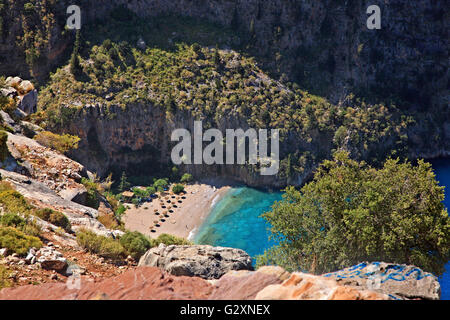 La spiaggia all'uscita di "Valle delle Farfalle' (Kelebekler Vadisi), Lycia, Provincia di Mugla, Turchia. Foto Stock
