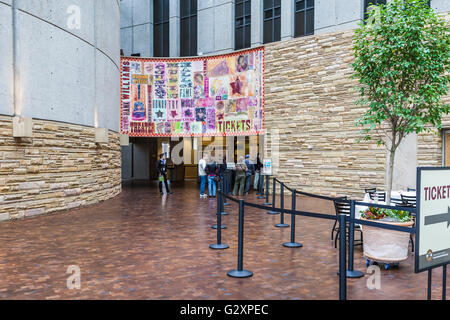 Interior ticket booth nella lobby del Country Music Hall of Fame e il museo nel centro cittadino di Nashville Tennessee Foto Stock