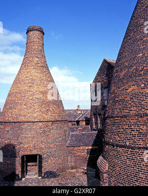 Bottiglia forno presso il Gladstone Pottery Museum, Stoke on Trent, Staffordshire, Regno Unito, Europa occidentale. Foto Stock