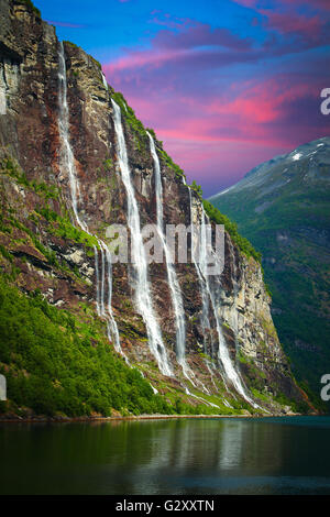 Geiranger fjord, NORVEGIA - Cascate di sette sorelle. Foto Stock