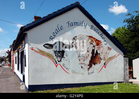 Macellerie murale di Harry Guinane a Newmarket on Fergus, County Clare Foto Stock