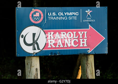 Segno che conduce al Bela e Martha Karolyi Ranch, Stati Uniti ginnastica National Team Training Center. Foto Stock