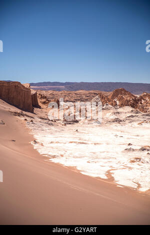 Anfiteatro è bella la formazione geologica della Valle della Luna nel Deserto di Atacama, Cile Foto Stock