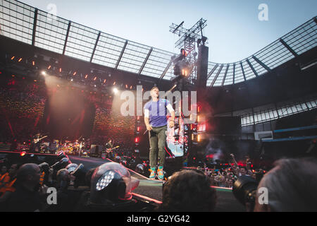 4 giugno 2016 - British indie rock band, Coldplay (Chris Martin, Guy Berryman, Jonny Buckland e sarà campione), eseguire al Manchester Etihad Stadium sul loro 2016 ' la testa piena di sogni' UK Tour © Myles Wright/ZUMA filo/Alamy Live News Foto Stock