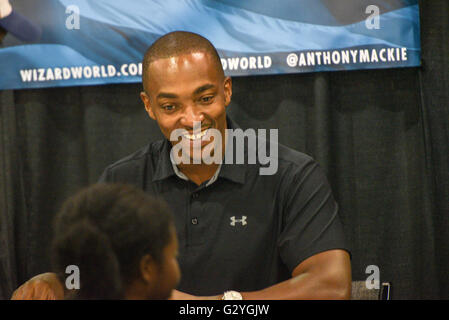 Philadelphia, Pennsylvania, USA. Il 4 giugno, 2016. Attore, ANTHONY MACKIE, firma autografi al mondo guidata Comic Con expo di Philadelphia PA. L'expo si è tenuto presso il Philadelphia Convention Center © Ricky Fitchett/ZUMA filo/Alamy Live News Foto Stock