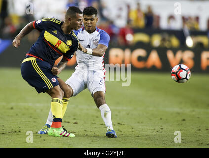 Los Angeles, California, USA. Il 3 giugno, 2016. Il centrocampista colombiano Edwin Cardona e Stati Uniti defender DeAndre Yedlin nel 2016 Copa America gioco tra Stati Uniti e Colombia a Levi's Stadium il 3 giugno 2016 a Santa Clara, California. © Ringo Chiu/ZUMA filo/Alamy Live News Foto Stock