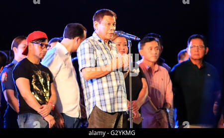 Provincia di Davao, Filippine. Il 4 giugno, 2016. Il presidente filippino-elect Rodrigo Duterte parla durante la sua vittoria partito a Davao, Filippine, Giugno 4, 2016. © Stringer/Xinhua/Alamy Live News Foto Stock