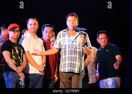 Provincia di Davao, Filippine. Il 4 giugno, 2016. Il presidente filippino-elect Rodrigo Duterte parla durante la sua vittoria partito a Davao, Filippine, Giugno 4, 2016. © Stringer/Xinhua/Alamy Live News Foto Stock