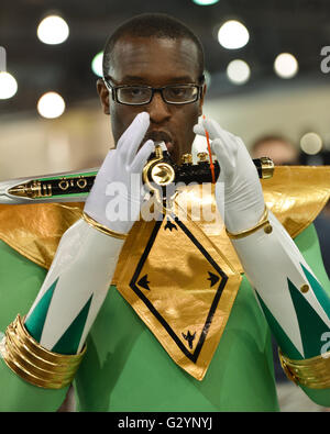 Philadelphia, Pennsylvania, USA. 5 Giugno, 2016. Wizard World Philadelphia 2016, fan vestiti con i costumi dei loro personaggi preferiti al fumetto con expo che si terrà presso il Centro Congressi Pennsylvania in Philadelphia PA © Ricky Fitchett/ZUMA filo/Alamy Live News Foto Stock