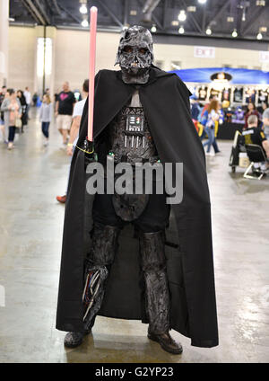 Philadelphia, Pennsylvania, USA. 5 Giugno, 2016. Wizard World Philadelphia 2016, fan vestiti con i costumi dei loro personaggi preferiti al fumetto con expo che si terrà presso il Centro Congressi Pennsylvania in Philadelphia PA © Ricky Fitchett/ZUMA filo/Alamy Live News Foto Stock