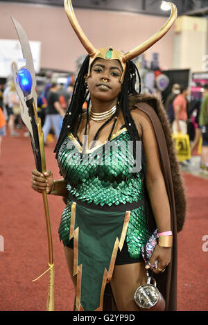 Philadelphia, Pennsylvania, USA. 5 Giugno, 2016. Wizard World Philadelphia 2016, fan vestiti con i costumi dei loro personaggi preferiti al fumetto con expo che si terrà presso il Centro Congressi Pennsylvania in Philadelphia PA © Ricky Fitchett/ZUMA filo/Alamy Live News Foto Stock