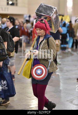 Philadelphia, Pennsylvania, USA. 5 Giugno, 2016. Wizard World Philadelphia 2016, fan vestiti con i costumi dei loro personaggi preferiti al fumetto con expo che si terrà presso il Centro Congressi Pennsylvania in Philadelphia PA © Ricky Fitchett/ZUMA filo/Alamy Live News Foto Stock