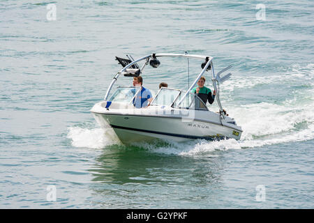 Aberystwyth, Wales, Regno Unito. 05 Giugno, 2016. Divertimento in barca Aberdyfi 5/6/16 Credito: Paul Williams/Alamy Live News Foto Stock