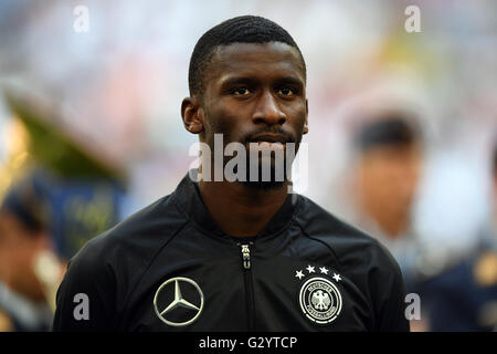 Gelsenkirchen (Germania). 04 Giugno, 2016. La Germania Antonio Ruediger prima del calcio internazionale amichevole tra Germania e Ungheria alla Veltins Arena di Gelsenkirchen, Germania, 04 giugno 2016. Foto: FEDERICO GAMBARINI/dpa/Alamy Live News Foto Stock