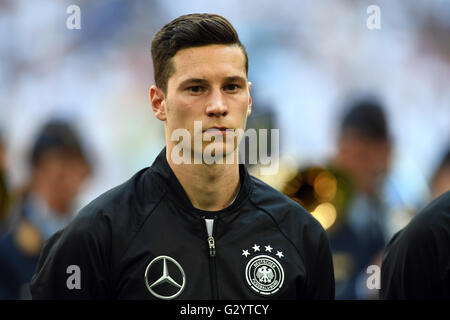 Gelsenkirchen (Germania). 04 Giugno, 2016. La Germania Julian Draxler prima del calcio internazionale amichevole tra Germania e Ungheria alla Veltins Arena di Gelsenkirchen, Germania, 04 giugno 2016. Foto: FEDERICO GAMBARINI/dpa/Alamy Live News Foto Stock