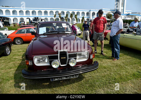 Saab 96 'souvenir'. Il paese di Hardy Classic Car Tour Foto Stock