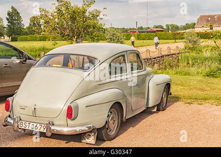 Retrò veicolo Volvo PV544 al castello Skottorps in Svezia. Foto Stock