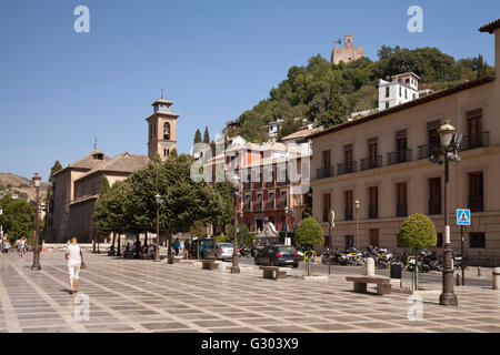 Plaza Nueva, Granada, Andalusia, Spagna, Europa, PublicGround Foto Stock