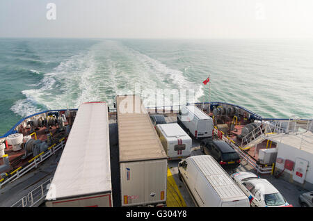 Dunkerque, Francia - 18 ottobre 2015: il traghetto il mare del Nord canale da Dunkerque a Dover Foto Stock