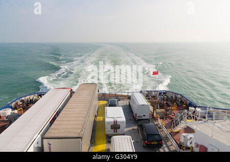 Dunkerque, Francia - 18 ottobre 2015: il traghetto il mare del Nord canale da Dunkerque a Dover Foto Stock