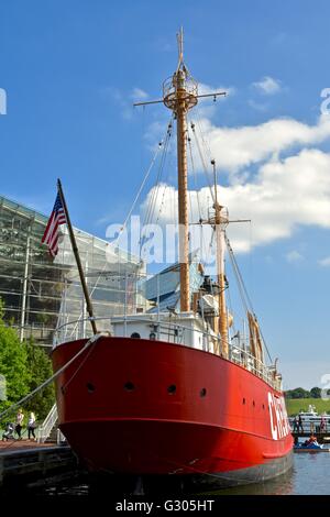 Una bella nave parcheggiato in Baltimore Inner Harbor Foto Stock