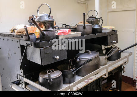 Forno in cucina di HMS Caroline, Belfast, l'ultimo superstite nave da battaglia dello Jutland. Foto Stock