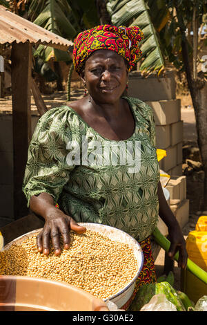 Naomi Mamman, presidente di Chena Bikun Agricoltrici co-operativa, Madakiya, Nigeria, Africa occidentale, Africa Foto Stock