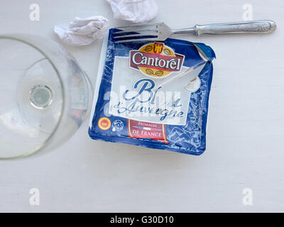 Formaggio Cantorel Bleu dAuvergne con stampo blu. Marca Cantorel è parte del Les Fromageries Occitanes. Foto Stock