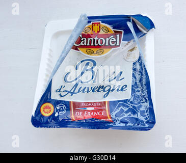 Formaggio Cantorel Bleu dAuvergne con stampo blu. Marca Cantorel è parte del Les Fromageries Occitanes. Foto Stock