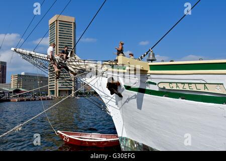 Una bella nave parcheggiato in Baltimore Inner Harbor Foto Stock