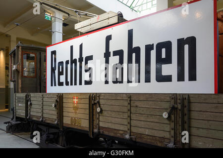 Museo dei Trasporti depot Wiener Linien : spazzaneve vagone ferroviario ausiliario come vettura promozionale che dopo l'occupazione tedesca dell'Austria Foto Stock