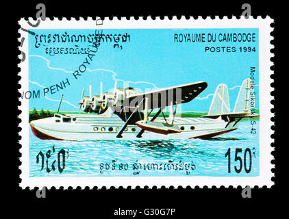 Francobollo da Cambogia raffigurante un Sikorsky S-42 aereo. Foto Stock
