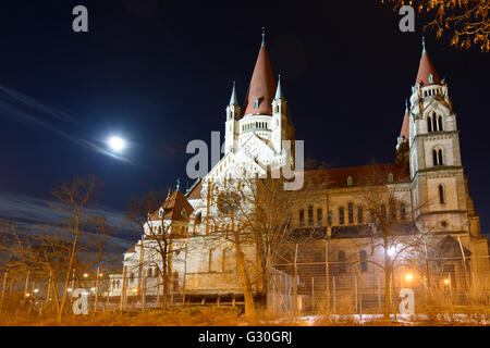 San Francesco di Assisi Chiesa, luna piena, Austria Wien 02., Wien, Vienna Foto Stock