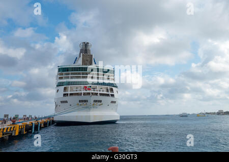La nave di crociera visione di mari attraccata a Cozumel, Messico Foto Stock