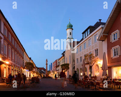 Superiore e inferiore del mercato con Maria Hilf chiesa e colonna mariana, in Germania, in Baviera, Baviera, Baviera, Murnau am Staffelsee Foto Stock