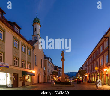 Superiore e inferiore del mercato con Maria Hilf chiesa e colonna mariana, in Germania, in Baviera, Baviera, Baviera, Murnau am Staffelsee Foto Stock