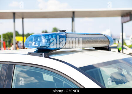 Berlino / GERMANIA - Giugno 4, 2016: macchina della polizia tedesca sorge sull'aeroporto di Schoenefeld / Berlino, Germania il 4 giugno 2016. Foto Stock