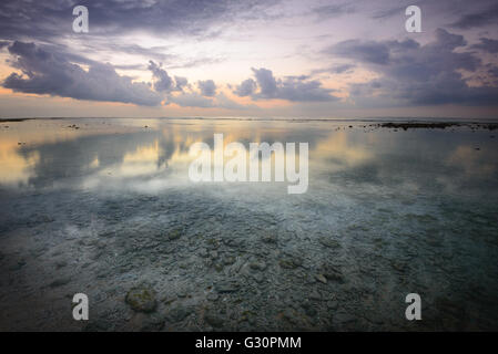 Tramonto su Gili Trawangan isola in Indonesia Foto Stock