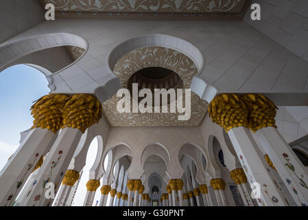 La trascendenza, Sheikh Zayed Grande Moschea di Abu Dhabi Foto Stock