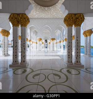 La trascendenza, Sheikh Zayed Grande Moschea di Abu Dhabi Foto Stock