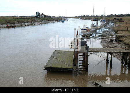 Il molo sul fiume Blyth con Southwold a nord e Walberswick a sud. Una popolare destinazione per vacanze in tutto il Foto Stock