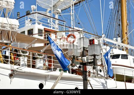 Una bella nave parcheggiato in Baltimore Inner Harbor Foto Stock